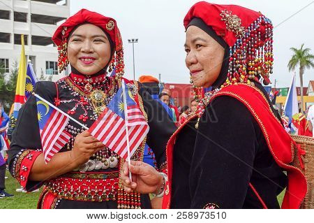Labuan,malaysia-sept 16,2018:group Of Lady From Kadayan Brunei Labuan Ethnic Wearing Traditional Cos