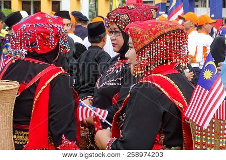 Labuan,malaysia-sept 16,2018:group Of Lady From Kadayan Brunei Labuan Ethnic Wearing Traditional Cos