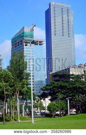 Taguig, Ph - Oct. 1: Shangri-la The Fort Facade On October 1, 2016 In Taguig, Philippines. Shangri-l