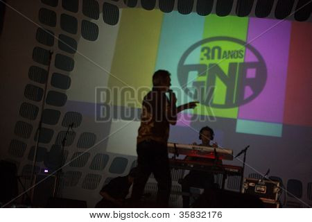 OLHAO โปรตุเกส - 9 สิงหาคม: GNR ทำ onstage ที่เทศกาลอาหารทะเลเมื่อ 9 สิงหาคม 2012 ใน Olhao
