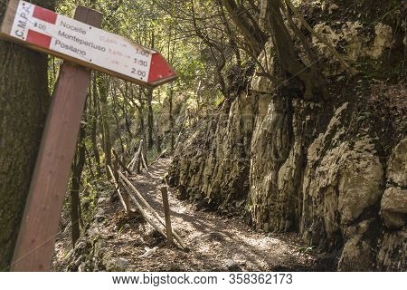 Sign On Amalfi Coast The Path Of Gods Hike With Nearest Destinations Including Positano