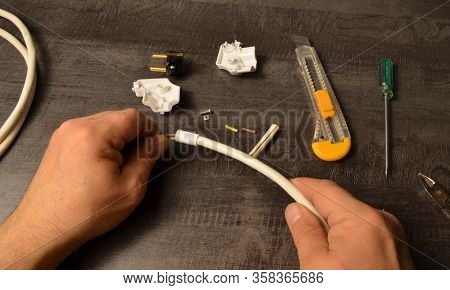 Wire Stripping For Installing An Earthed Electric Plug