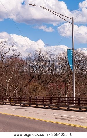 Pittsburgh, Pennsylvania, Usa 3/29/20 A Frick Park Sign On The Forbes Avenue Bridge Over Frick Park 