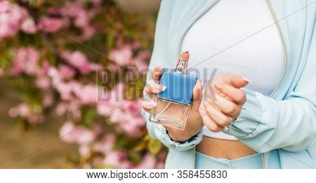 Fashion Perfume Bottle. Getting Fresh. Aroma. Best Womens Fragrances. Womens Day Gift. Pure Perfume 