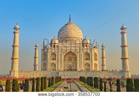 Agra, India - March 5 2018: Tourists Sighteseeing, Exploring And Admiring Famous The Taj Mahal