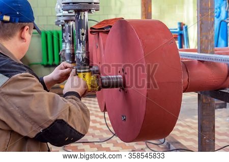 Fitter To Reel Up The Seam Fum Tape On The Connection In The Gas Pipeline.