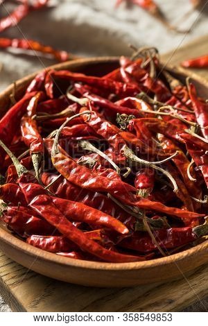 Raw Red Organic Chile De Arbol Peppers