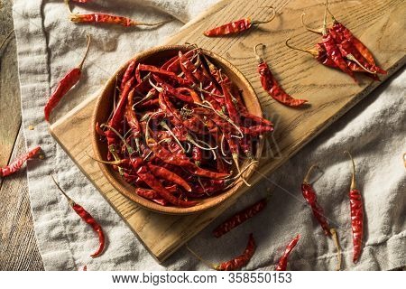 Raw Red Organic Chile De Arbol Peppers