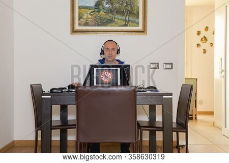 Man Works From Home Because Of The Cornavirus: Smartworking.