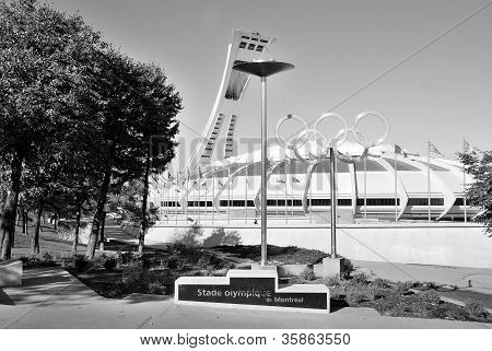 La torre di Montreal Olympic Stadium