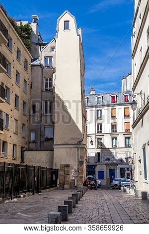 Paris, France - August 30, 2019: This Is A Narrow Historic House Along Rollin Street In The Latin Qu