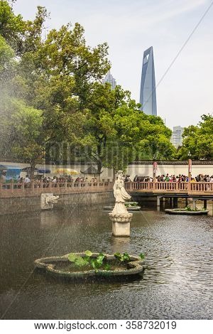 Shanghai, China - May 4, 2010: Yu Garden Off Yuyuan Shopping Streets. White Statue Of Goddess Guanyi