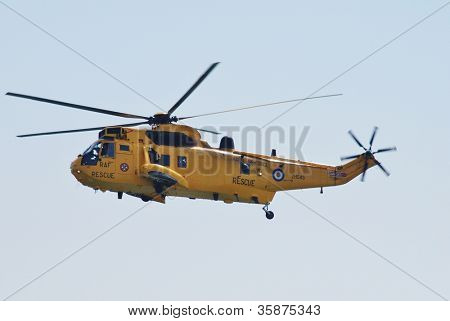 EASTBOURNE, ENGLAND - AUGUST 11: A Westland Sea King HAR3 helikopter af RAF Search and Rescue sq