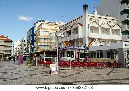 Monte Gordo, Portugal - November 18, 2019: Diners Enjoying The Late Autumn Sunshine At An Outdoor Re