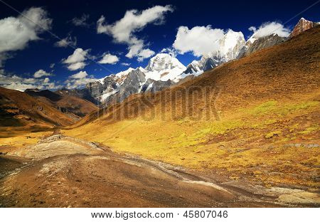 Alpine landskab i Cordiliera Huayhuash, Gennemlæsning, Sydamerika