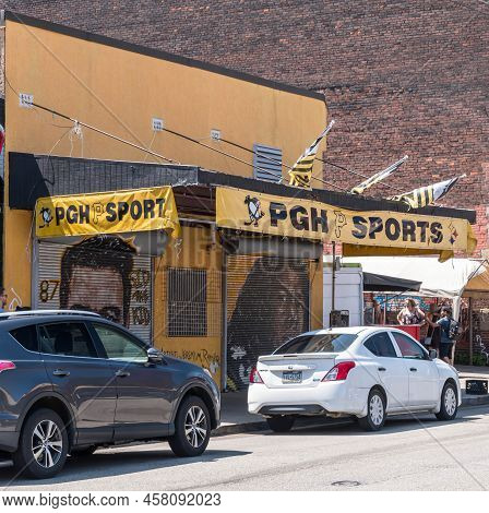 Pittsburgh, Pennsylvania, Usa July 10, 2022 The Pgh Sports Store On Liberty Avenue In The Strip Dist