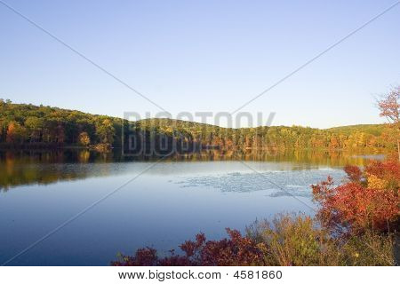 Lago de Mtn de outono
