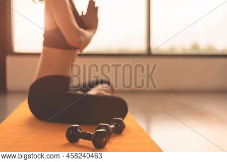 Side View Beauty Woman Doing Yoga And Raise Hand Or Pay Obeisance In Fitness Workouts Training Gym C