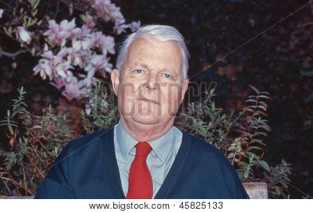 ASHFORD, ENGLAND - CIRCA 2005: Bruce Kent, Vice VD för kampanjen för kärnvapennedrustning, en