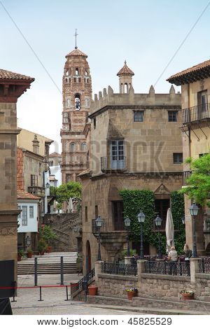BARCELONA, Spanien - Mai 11: Poble Espanyol in Barcelona, Spanien am 11. Mai, 2013.Traditional architectu