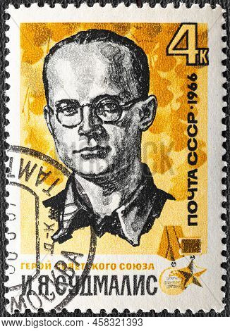 Ussr - Circa 1966: Stamp Printed By Ussr, Shows Shows The Hero Of The Soviet Union Sudmalis.