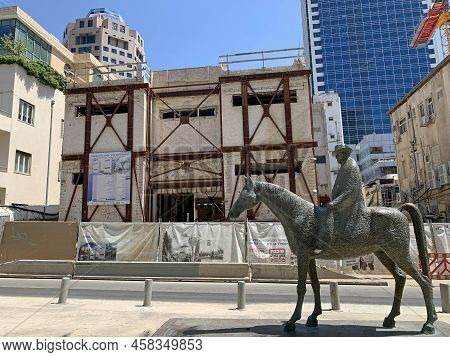 Tel Aviv, Israel - July 06, 2022: Horse Monument To The First Mayor Tel Aviv Meir Dizengof Opposite 