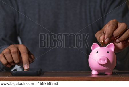 Online Banking And Internet Banking Savings Concept, Online Investment Savings, Online Stock Investo