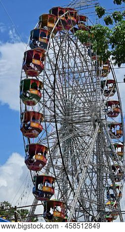 Large Ferris Wheel With Clear Blue Sky