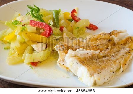 Bacalhau grelhado com legumes