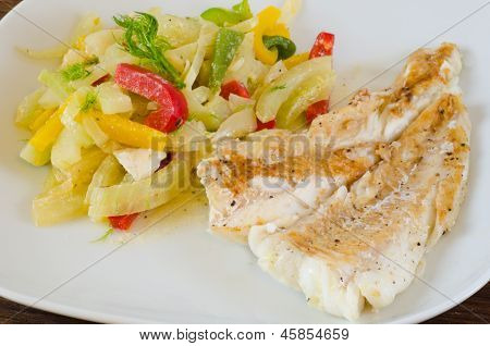 Bacalhau grelhado com legumes