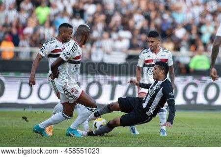 Rio, Brazil - June 16, 2022: Vinicius Lopes And Arboleda Player In Match Between Botafogo Vs Sao Pau