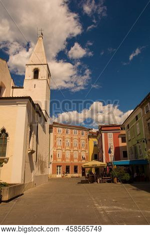Izola, Slovenia - 8th July 2022. A Quiet Square In The Historic Centre Of Izola On The Coast Of Slov