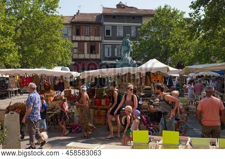 Limoux Aude France 07.22.22 Market Square. Stall Selling Colourful Bags And Sun Hats. Young Family, 