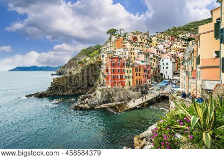 Riomaggiore In Cinque Terre - Italy - Architecture Background