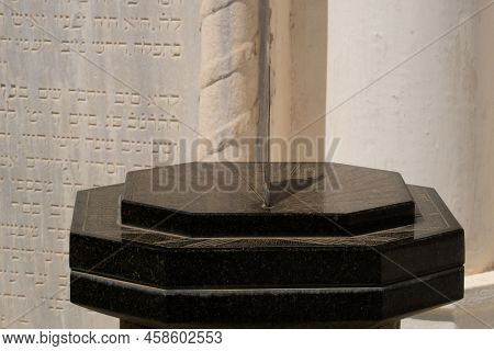 Time Clock Old Face Sundial Timelapse Passing Sun Sunlight Dial, Concept Vintage Roman For Device Fo