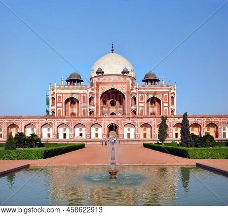 Delhi, India - April 09, 2012; Panoramic View Of People Visiting Humayan\'s Tomb, Dehi, India