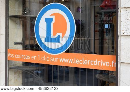 Bordeaux , Aquitaine France - 07 13 2022 : E.leclerc Drive Text Logo And Round Brand Sign On Windows