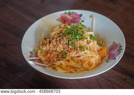 Top View, Thai Food, Pad Thai Food On A Ceramic Plate, Placed On A Wooden Table, Food, Object, Copy 