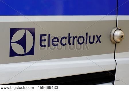 Bordeaux , Aquitaine France - 07 13 2022 : Electrolux Logo Brand Shop And Text Sign On Panel Van Sto
