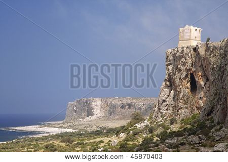 San Vito Lo Capo, Sicílie: Saracénské věže na východní straně pobřeží cliff