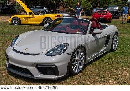 Pittsburgh, Pennsylvania, Usa July 24, 2022 The Pittsburgh Vintage Gran Prix In Schenley Park, A Yea