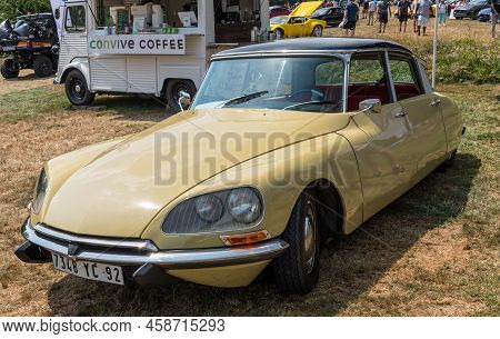 Pittsburgh, Pennsylvania, Usa July 24, 2022 The Pittsburgh Vintage Gran Prix In Schenley Park, A Yea