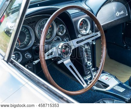 Pittsburgh, Pennsylvania, Usa July 24, 2022 The Pittsburgh Vintage Gran Prix In Schenley Park, A Yea