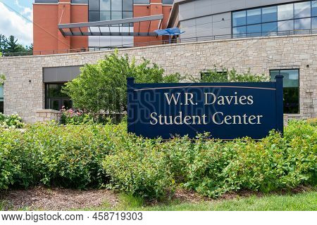 W. R. Davies Student Center On The Campus Of The University Of Wisconsin-eau Claire