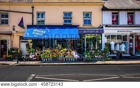 London, Uk, July 2022, View Of Some Shops In Wimbledon Village High Street