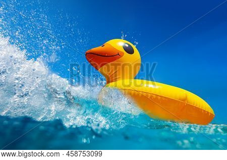 Split Half Underwater Inflatable Duck Splash Into Water