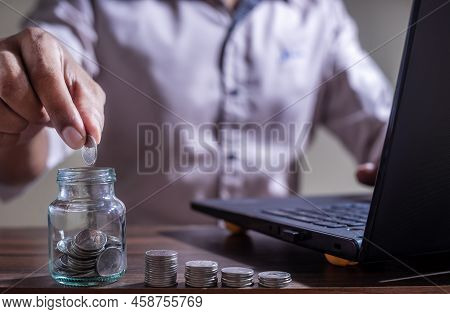 Investor Savings Concept, Online Investment Savings, Online Stock Investors, Internet Financial Tran