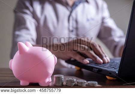 Investor Savings Concept, Online Investment Savings, Online Stock Investors, Internet Financial Tran