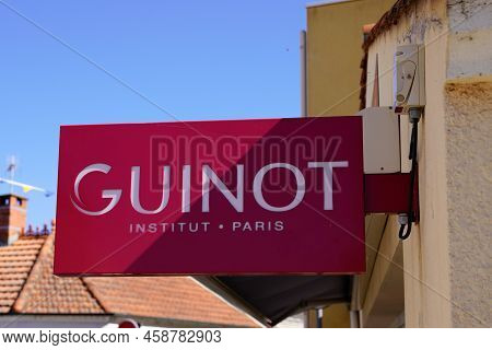 Toulouse , Occitanie France  - 07 25 2022 : Guinot Sign Text And Brand Logo On Facade Beauty Institu