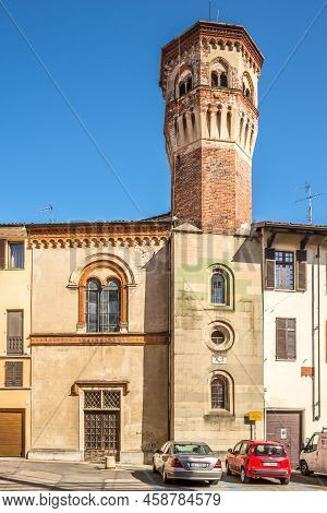 Vercelli, Italy - June 29,2022 - View At The Palace Tizzoni With Tower In The Streets Of Vercelli. V